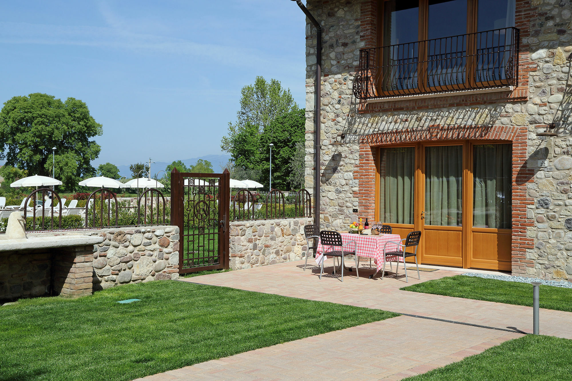 Residence Borgo Mondragon Lazise Exterior photo